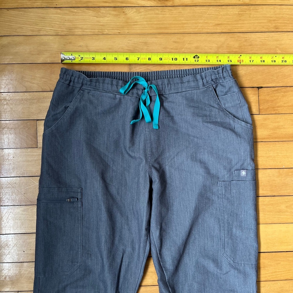 FIGS Technical Collection Graphite Grey Scrub Pants Petite Medium Drawstring - Picture 7 of 7
